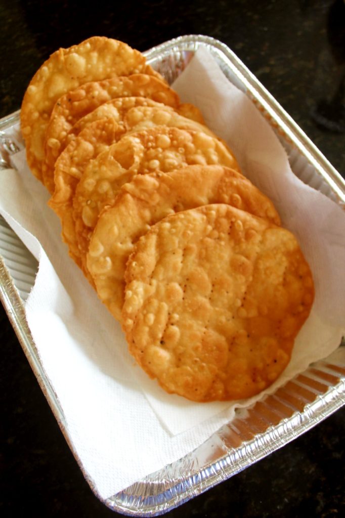place the fried pakwan on a paper towel to absorb excess oil