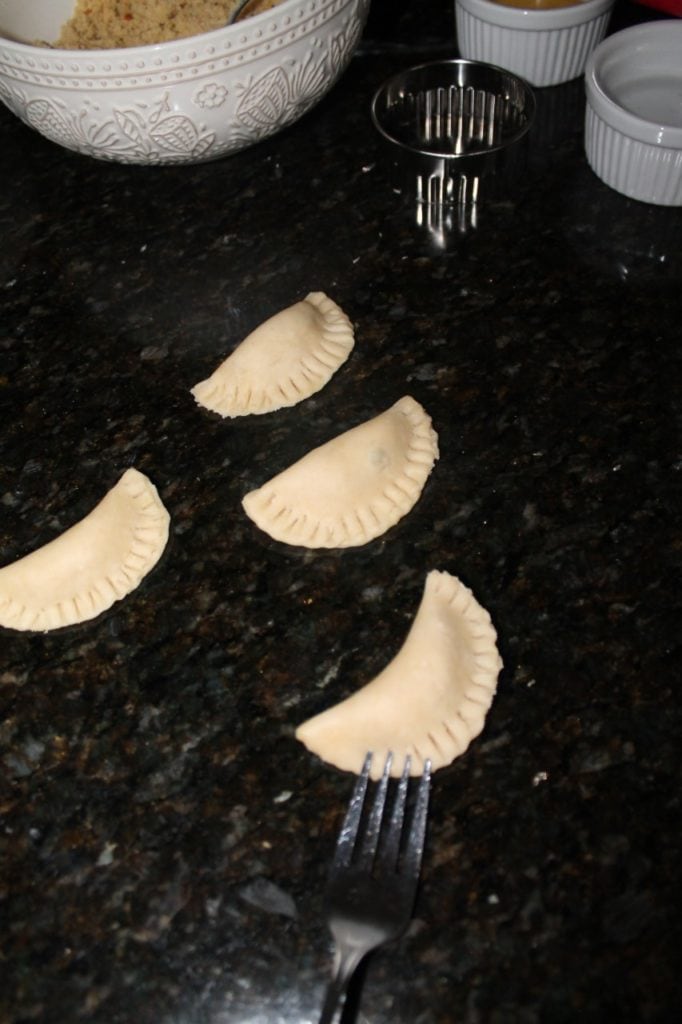 use fork to seal the edges of gujiya