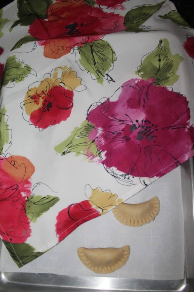 cover gujiya with cloth