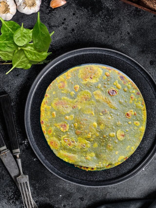 Palak Paratha [Spinach Flatbread]