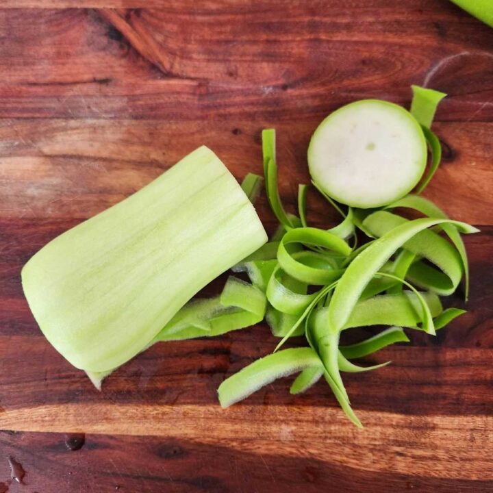 wash, peel the lauki