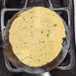 cook the paratha on the tawa