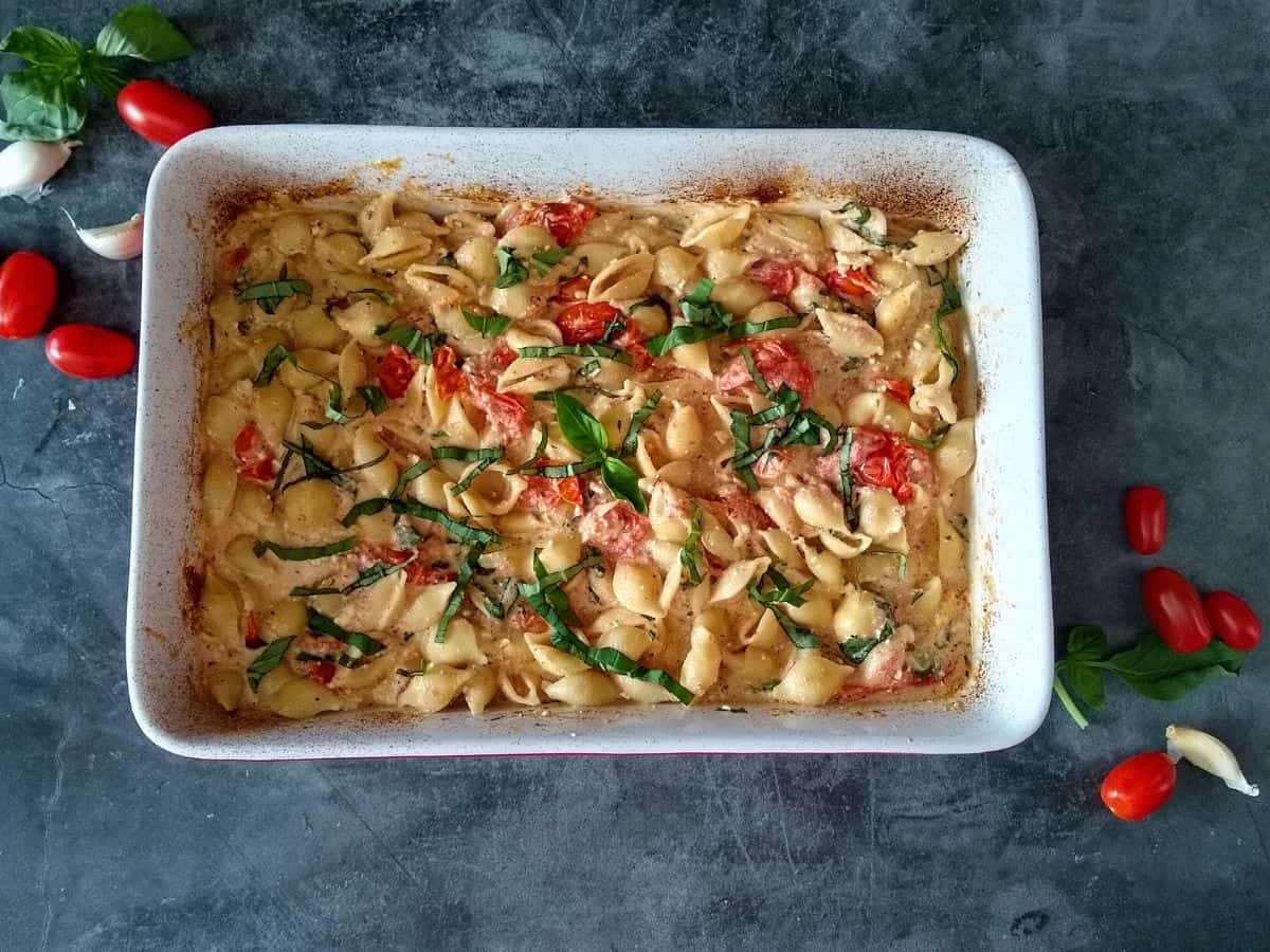 TikTok viral baked feta pasta with cherry tomatoes