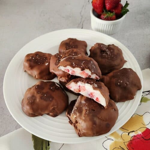 viral chocolate strawberry yogurt clusters