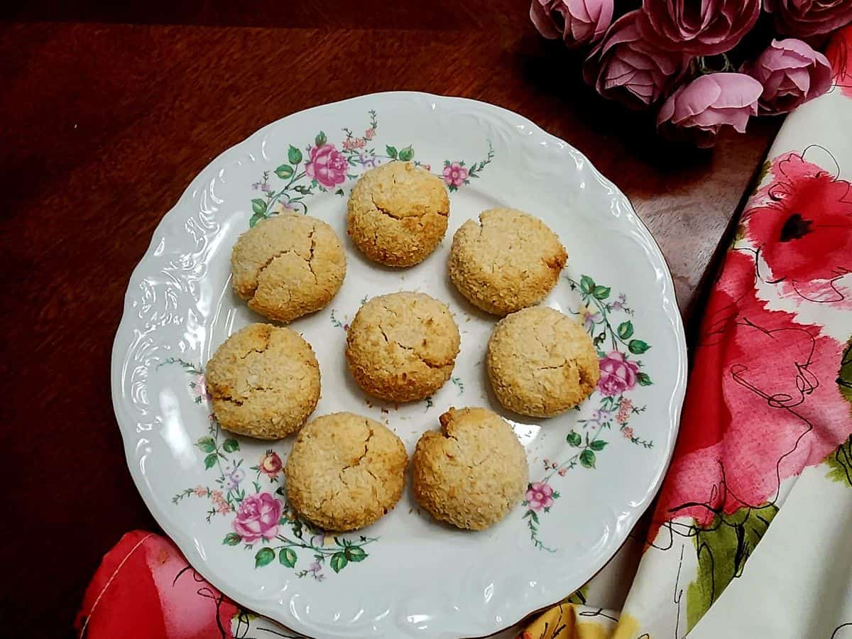 desiccated coconut almond flour cookies