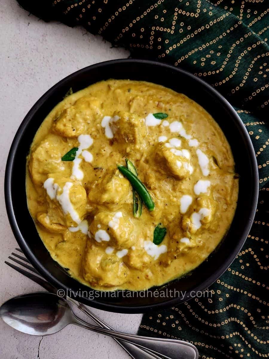 Instant pot chicken curry with coconut milk and aromatic spices