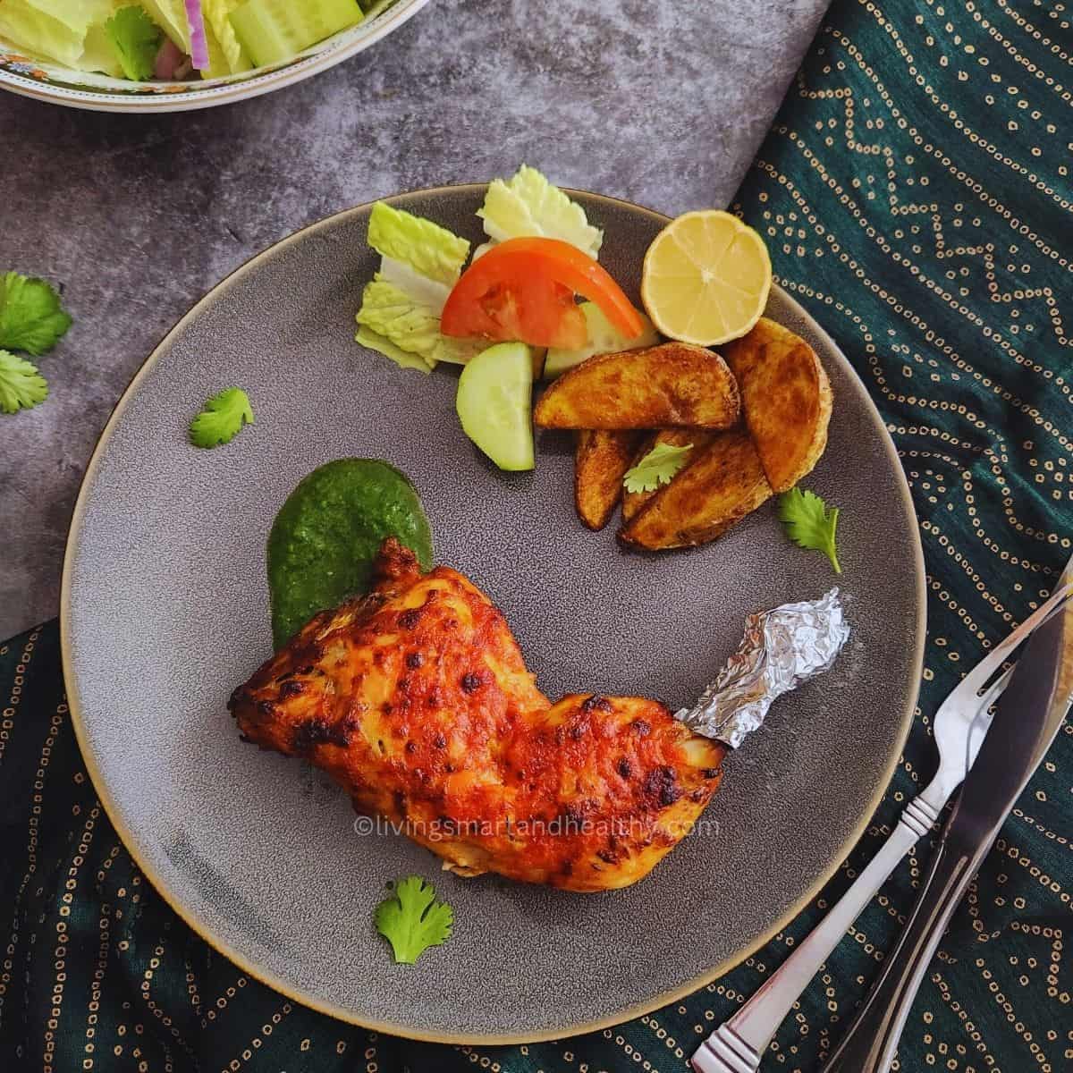 Tandoori chicken served with mint chutney