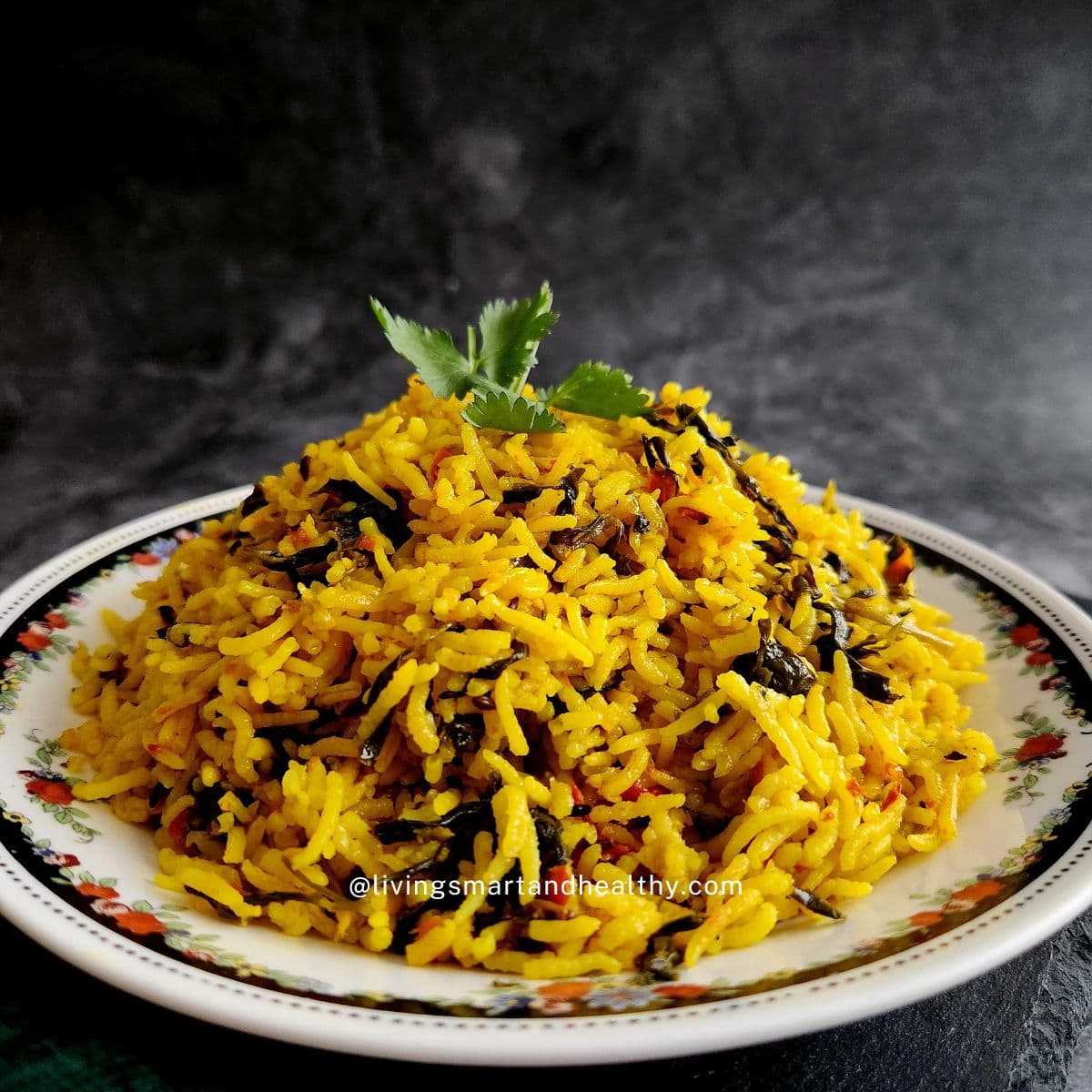 Close-up of steaming Sindhi Methi Pulao garnished with lemon juice and green chilies