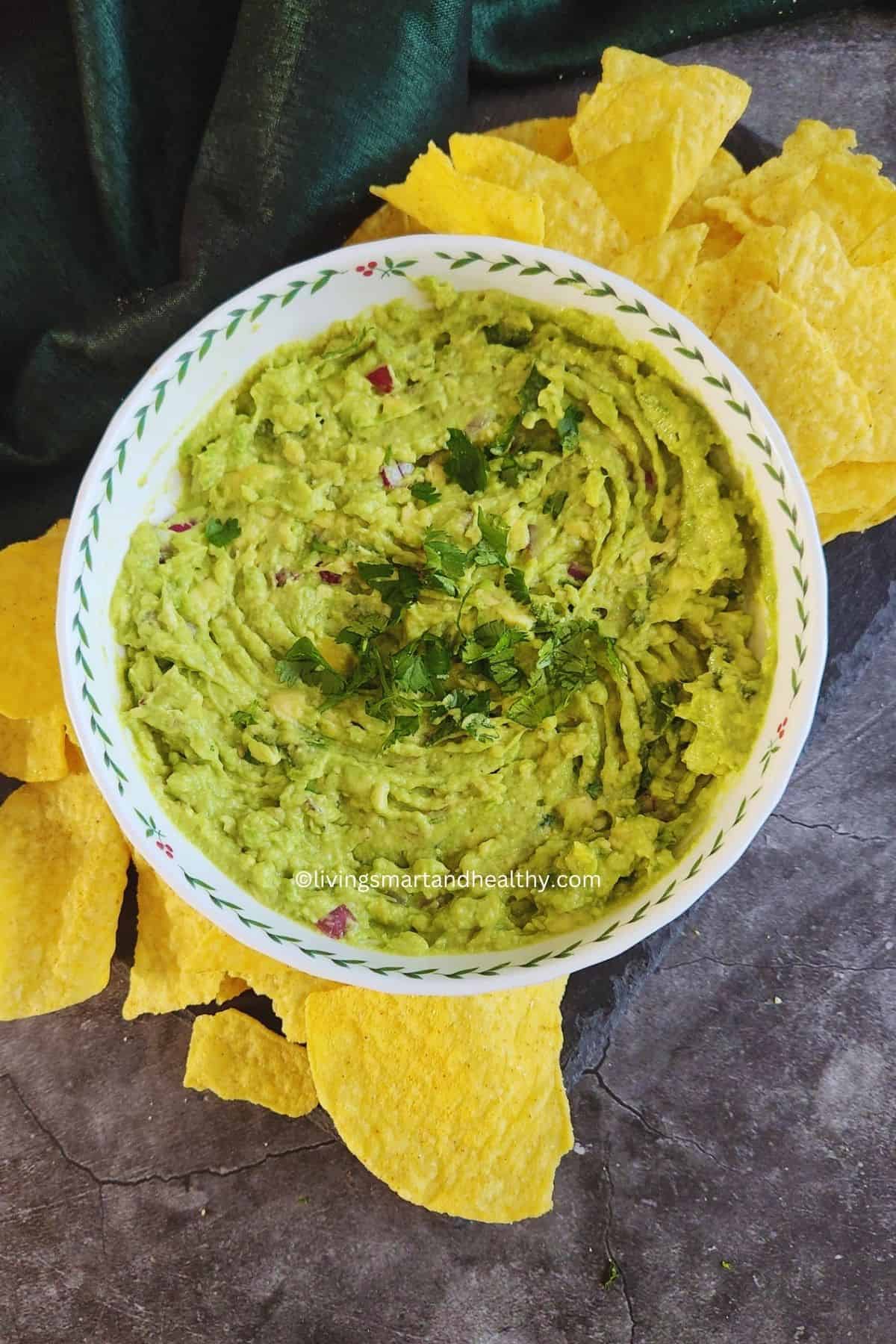 Best guacamole recipe served fresh with chips for a party appetizer