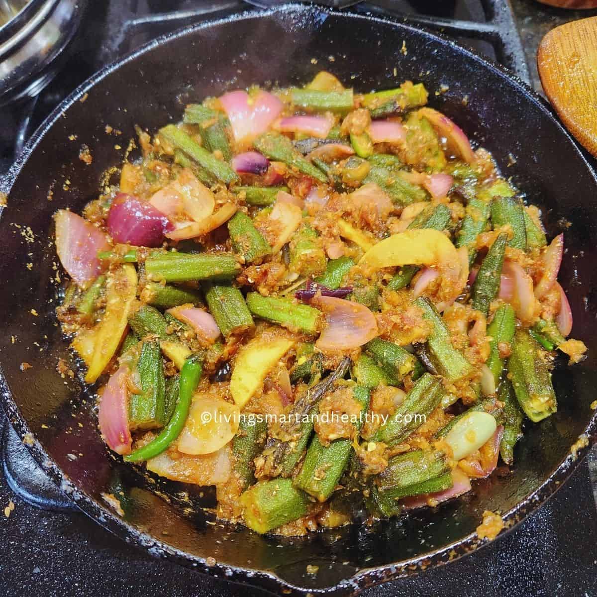 non-slimy bhindi do pyaza ready to be served with roti