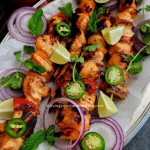 chicken tikka recipe ready to be served with mint chutney