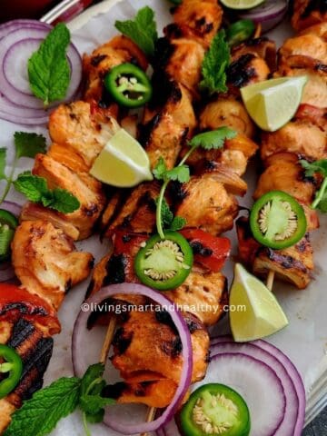 chicken tikka recipe ready to be served with mint chutney