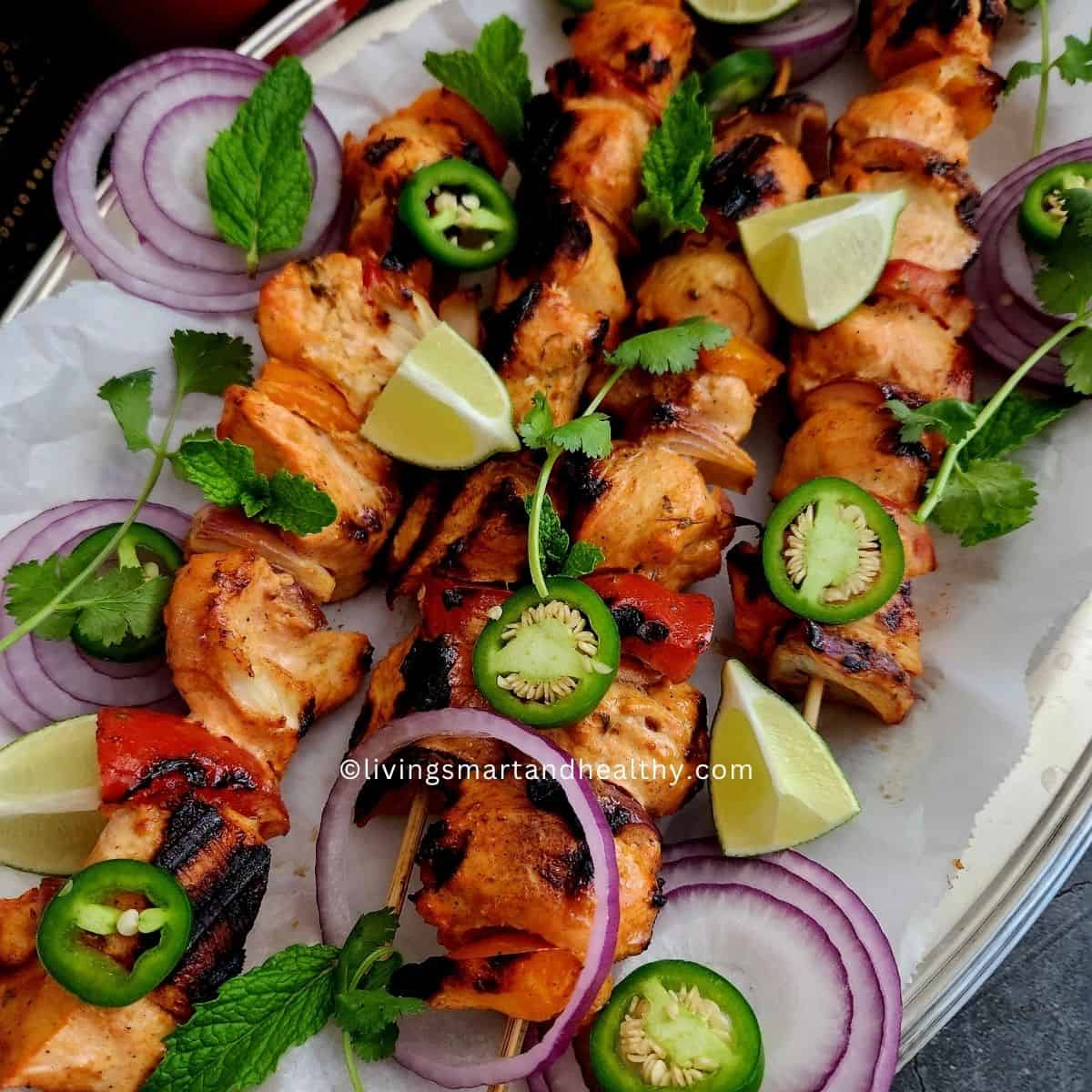 chicken tikka recipe ready to be served with mint chutney